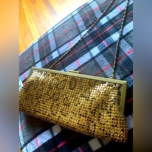 Evening metallic clutch with metallic string
